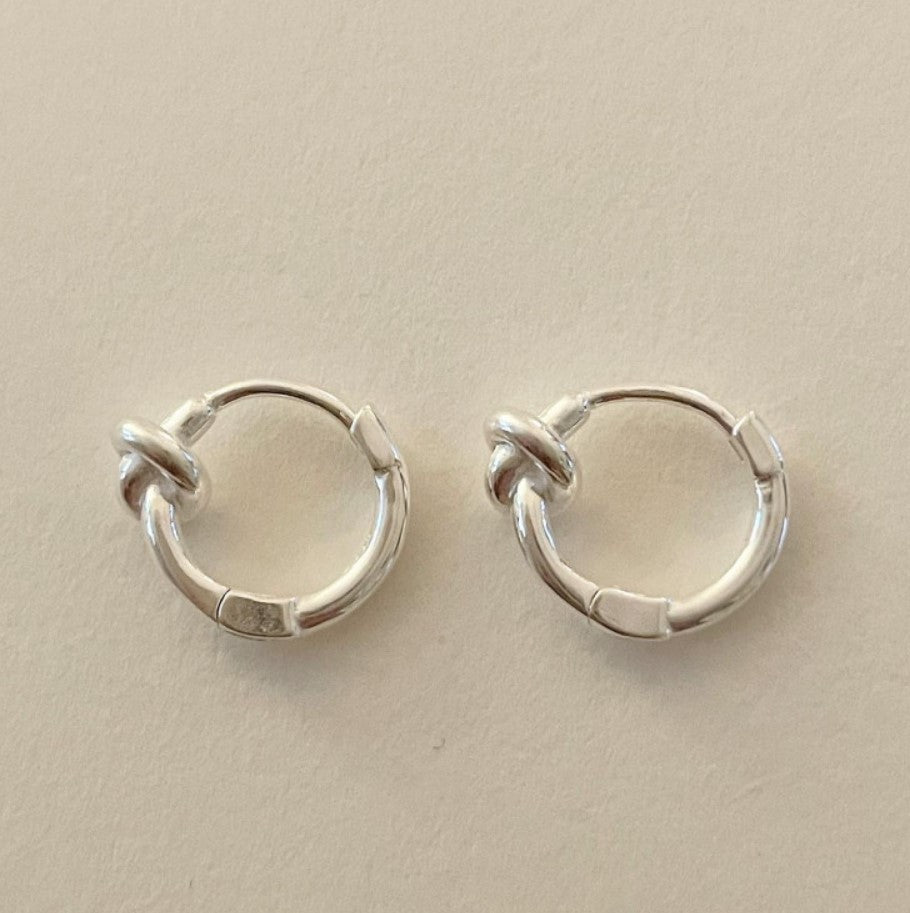 Fan Fresh Sterling Sier Simple Knotted Earclip Earrings