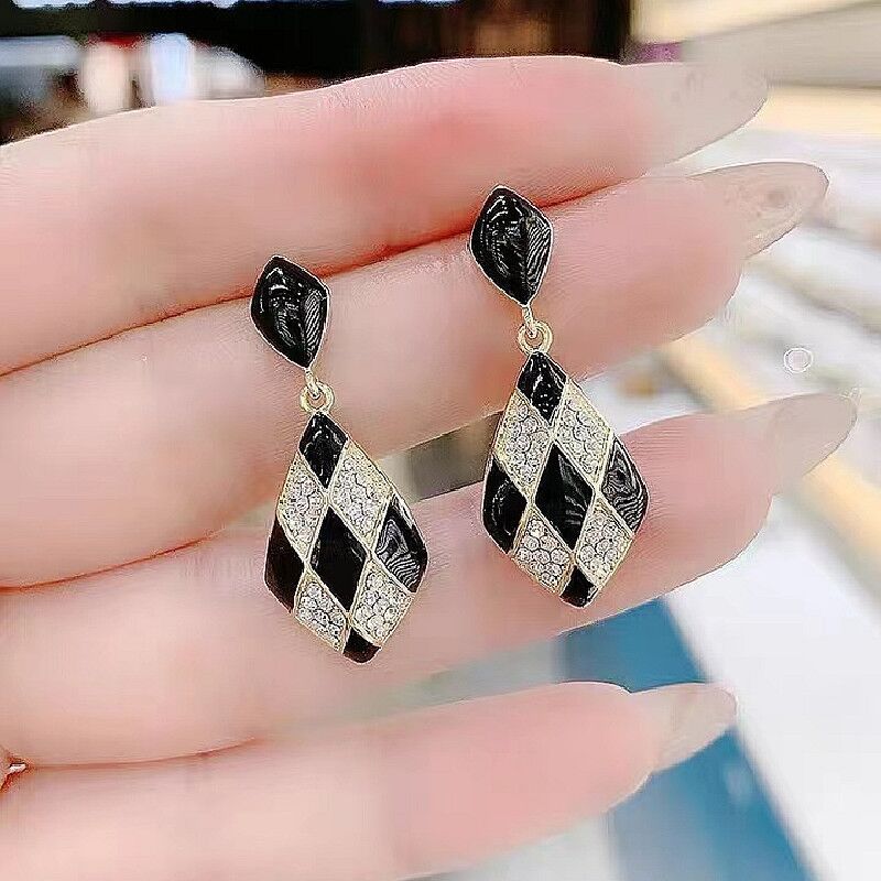 Women's Long Sier Needle Tassel Face Slimming Earrings