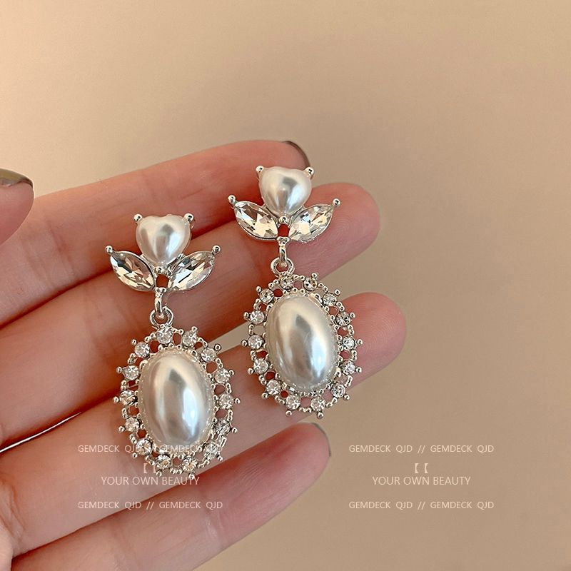 Women's Zircon Pearl Niche Design Temperament Entry Earrings