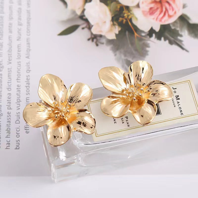 Women's Flower Exaggerated Retro Five Petal Niche Rings