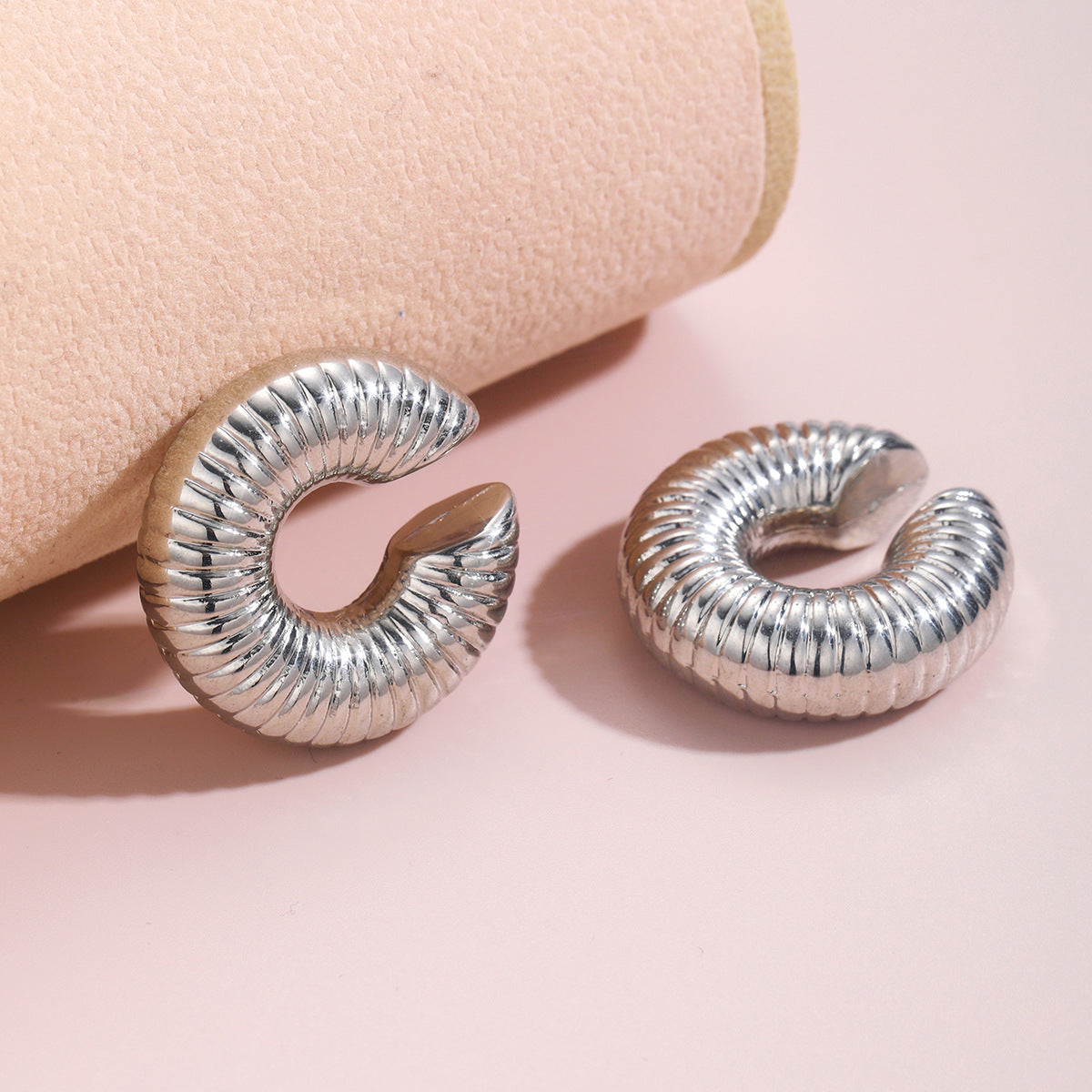 Exaggerated Hollow Ear Geometric Shaped Clip Earrings