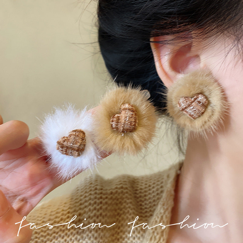 Women's Sier Needle Retro Atmosphere Plush Loving Heart Earrings