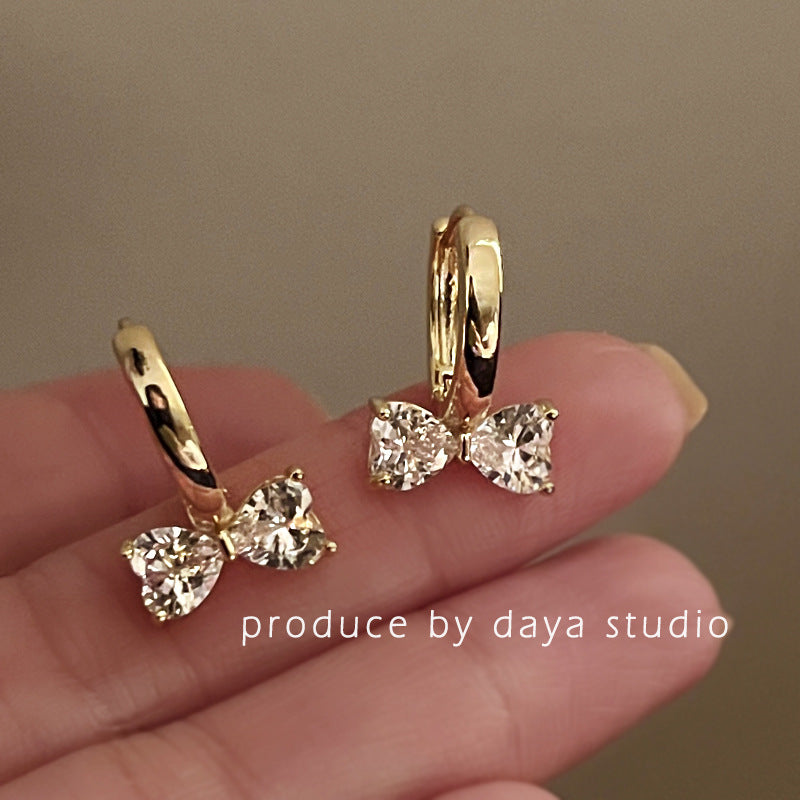 Women's Zircon Pearl Niche Design Temperament Entry Earrings