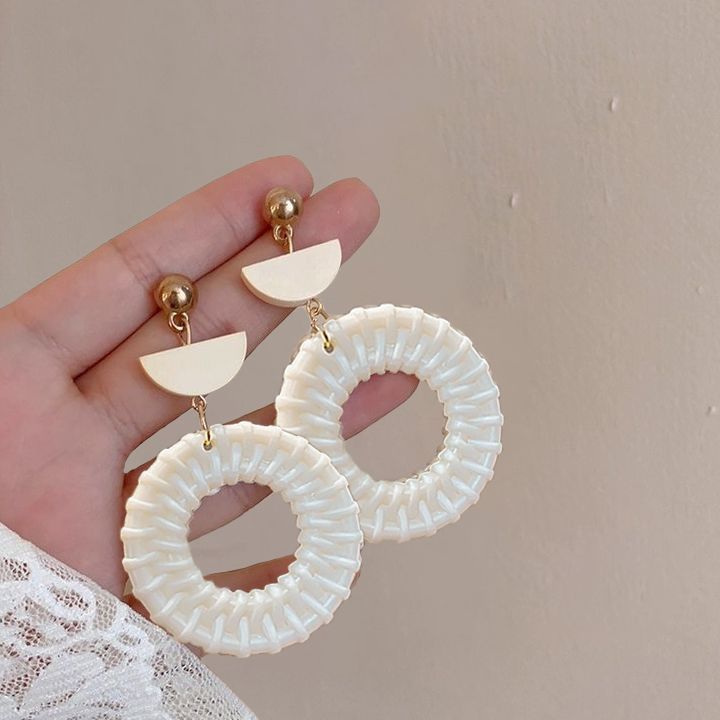 Women's To Make Round Face High-grade Irregular Earrings