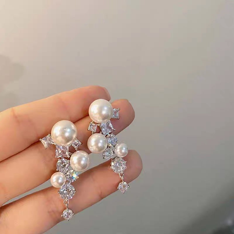 Women's Zircon Pearl Niche Design Temperament Entry Earrings