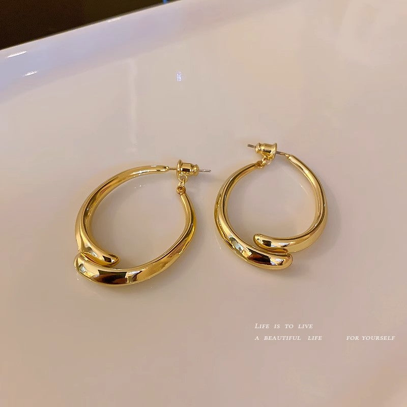 Women's Big Circle Unique Metal Sense Light Luxury Fashion Glossy Earrings