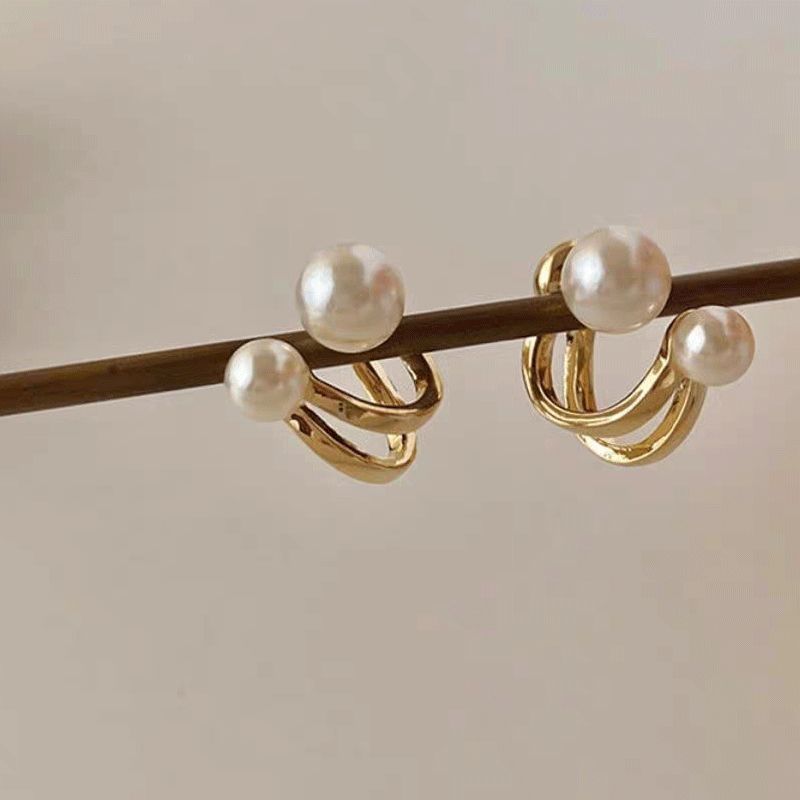 Women's Fresh Sweet Pearl Niche Design Temperament Earrings