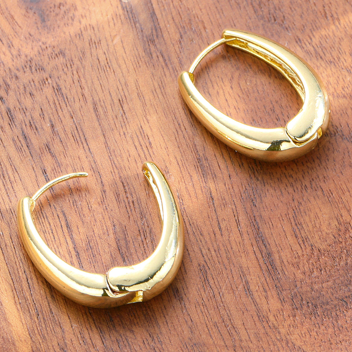 Exaggerated Hollow Ear Geometric Shaped Clip Earrings