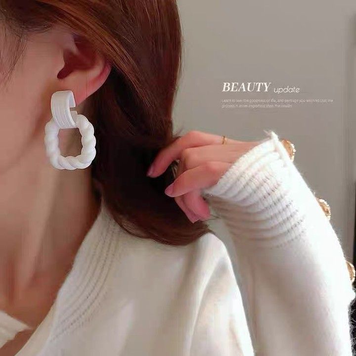 Women's To Make Round Face High-grade Irregular Earrings