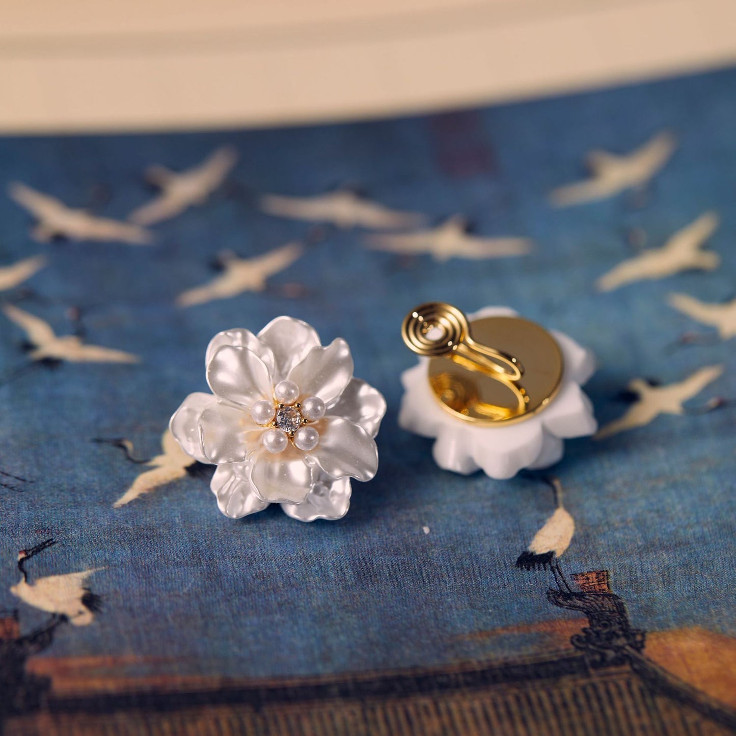 Fresh White Flower Ear Clip Mosquito Earrings