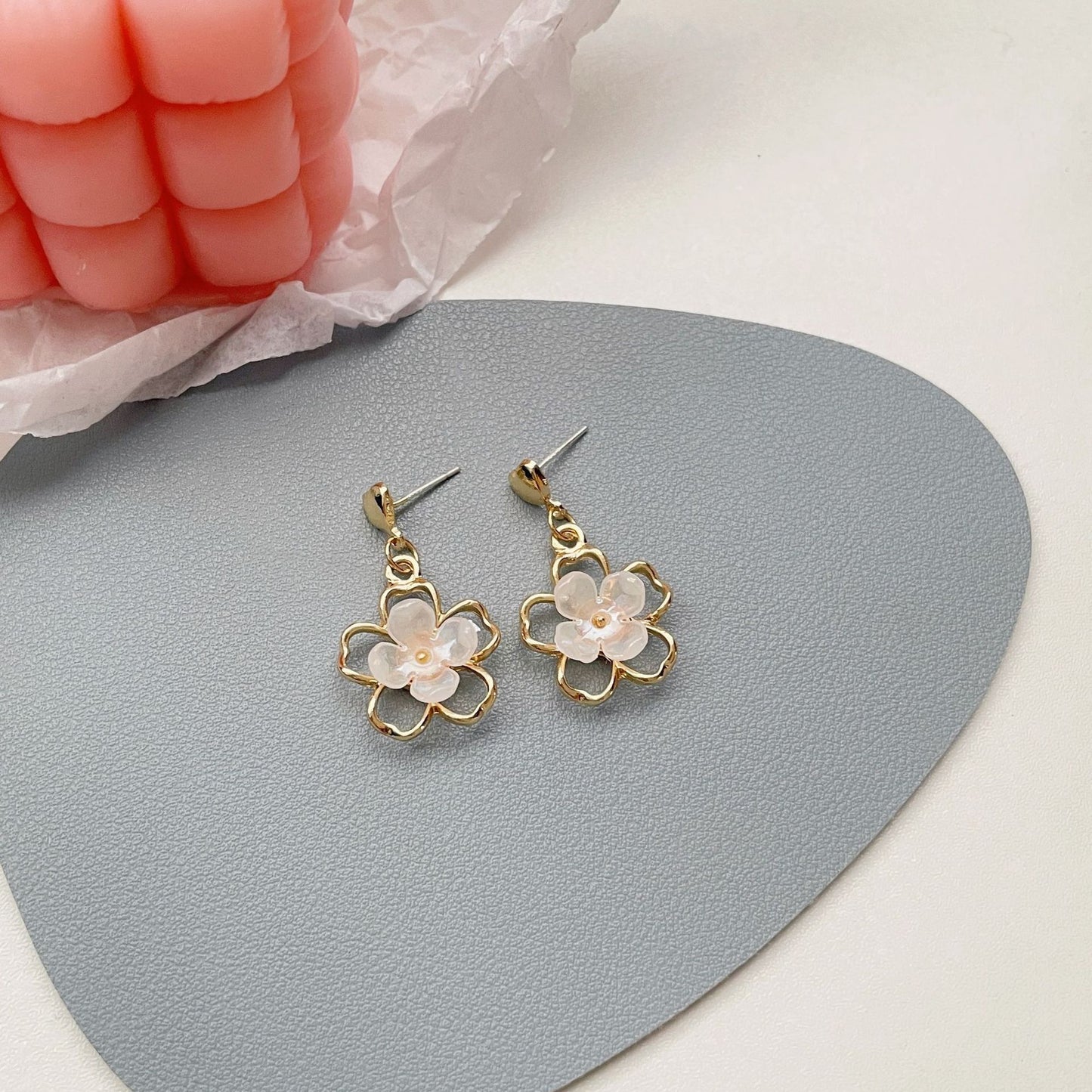 Style Vintage Little Fresh Flower Small Versatile Earrings