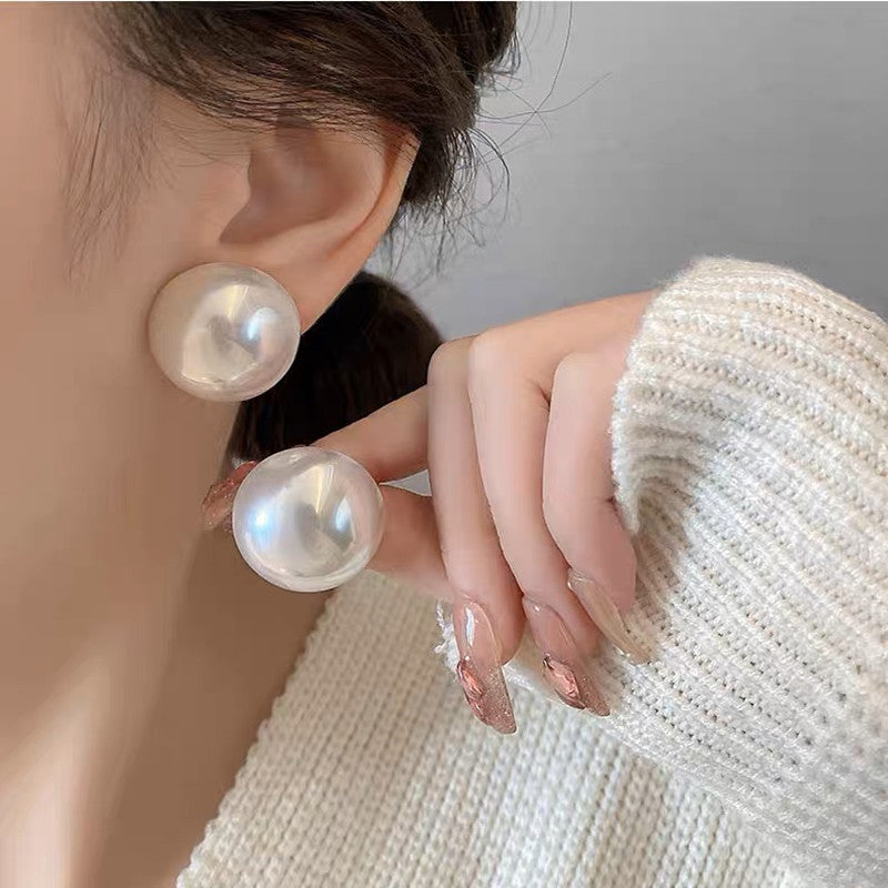 Women's Elegant Oversized Semicircle Pearl High-grade Cold Earrings