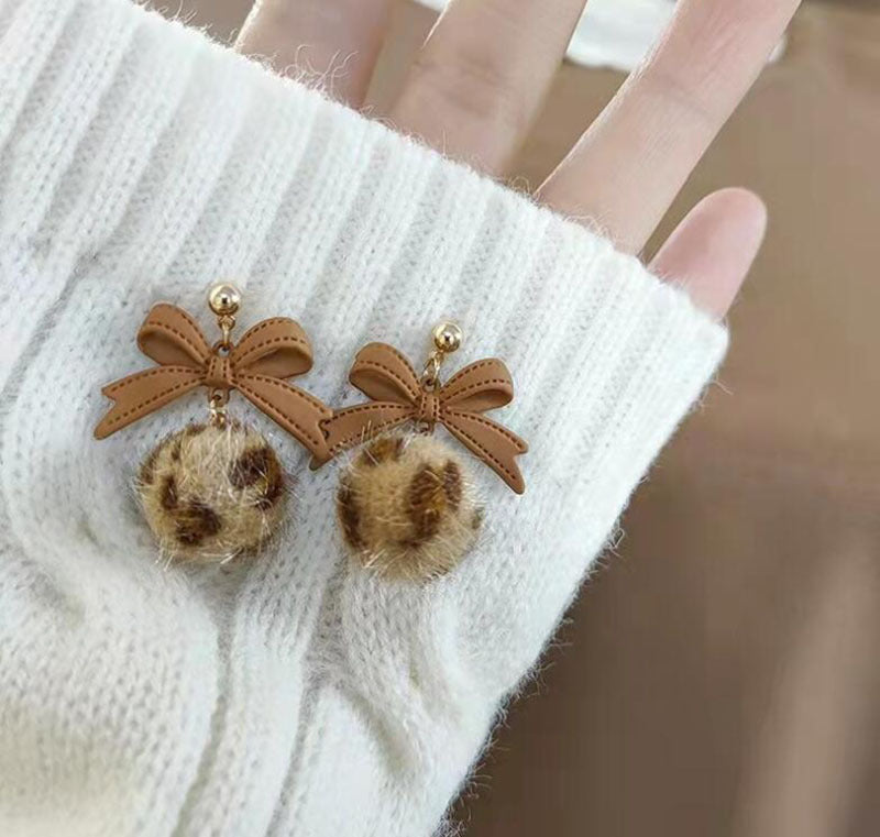 Sier Bow Fluffy Ball Elegant High-grade Earrings