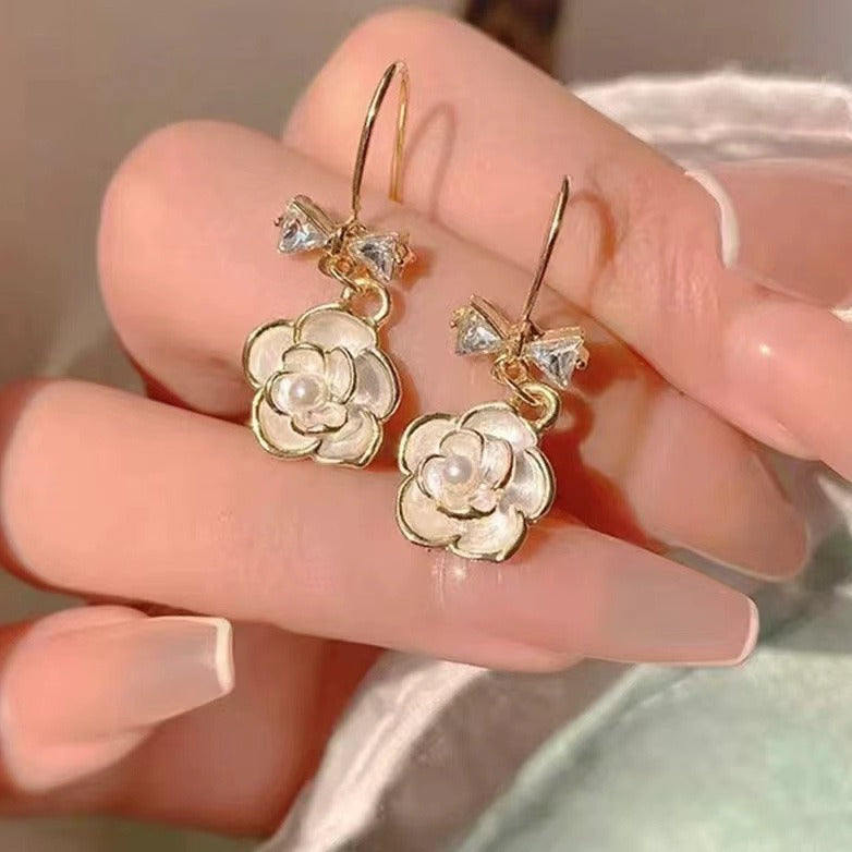 Camellia Female Bow Pearl Niche Design Earrings