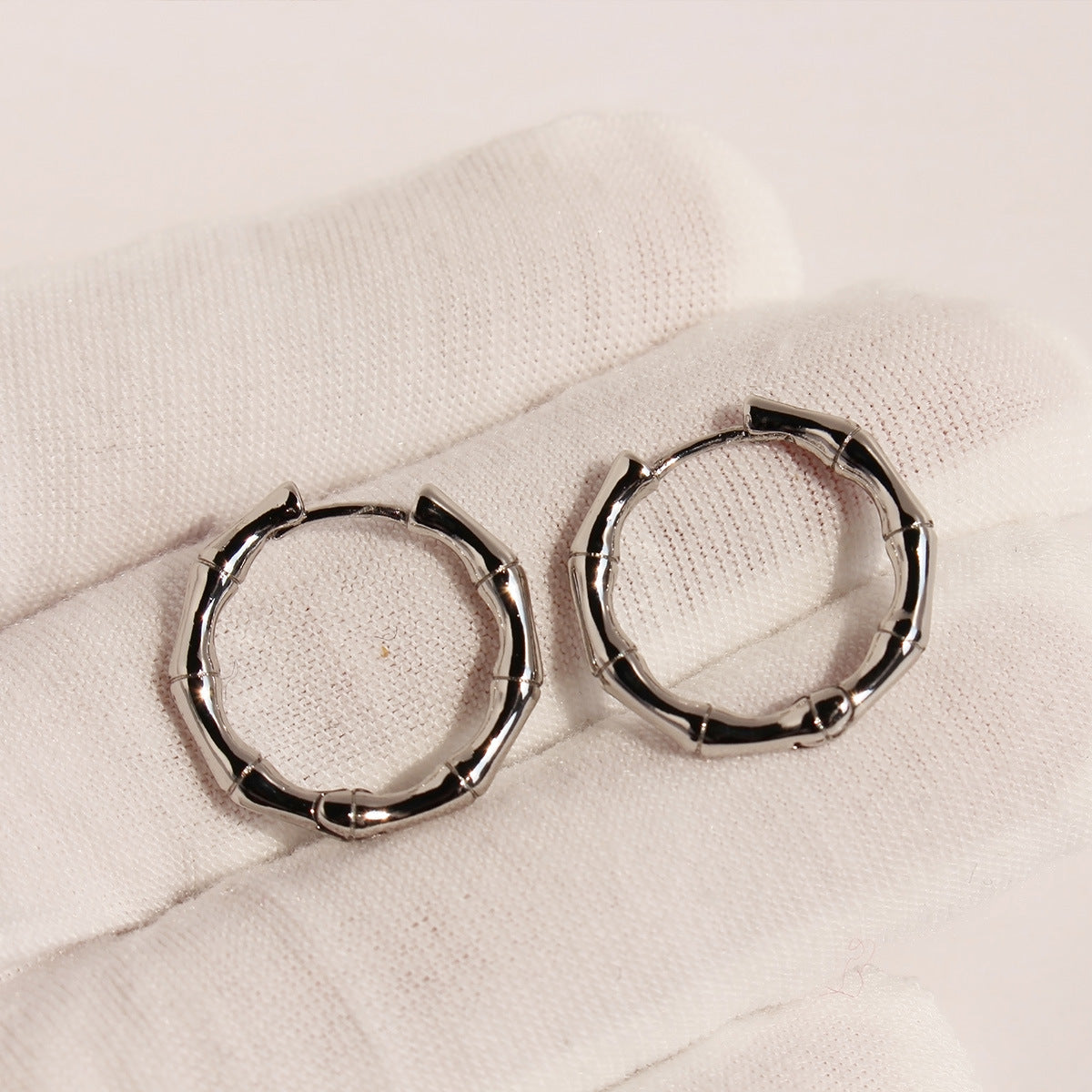 Simple High-grade Bamboo Round Ear Clip Earrings