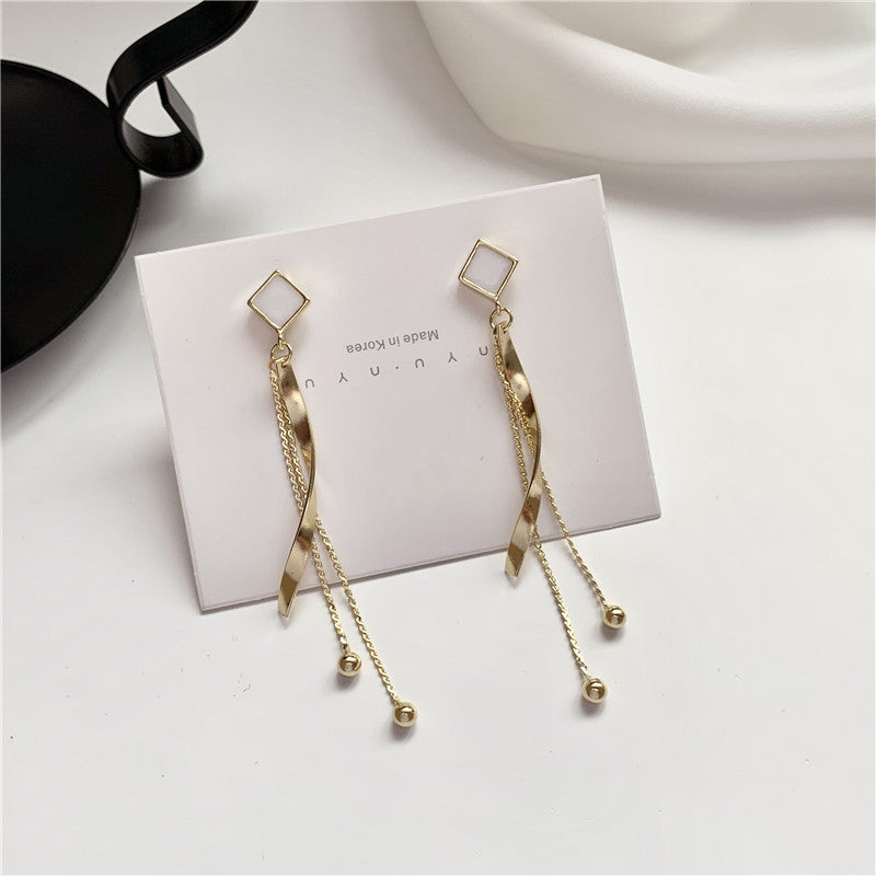 Women's Big Circle Unique Metal Sense Light Luxury Fashion Glossy Earrings