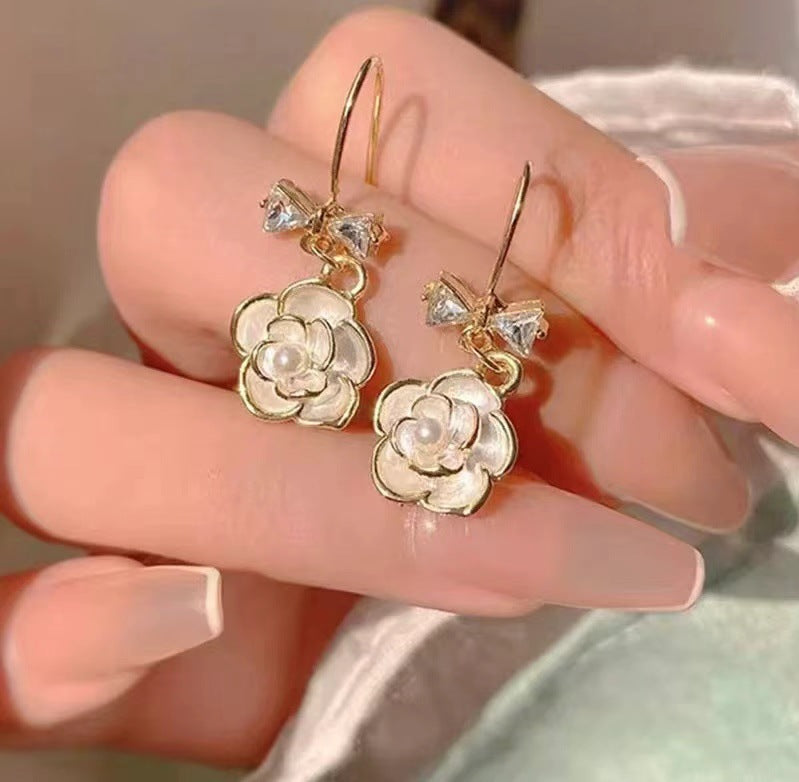 Camellia Female Bow Pearl Niche Design Earrings