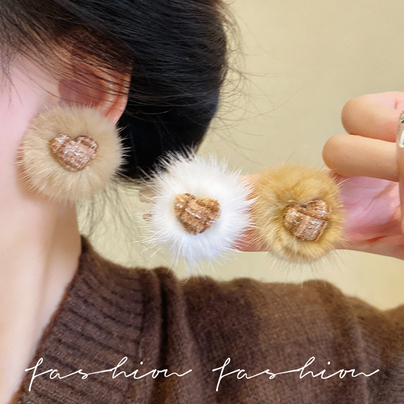 Women's Sier Needle Retro Atmosphere Plush Loving Heart Earrings