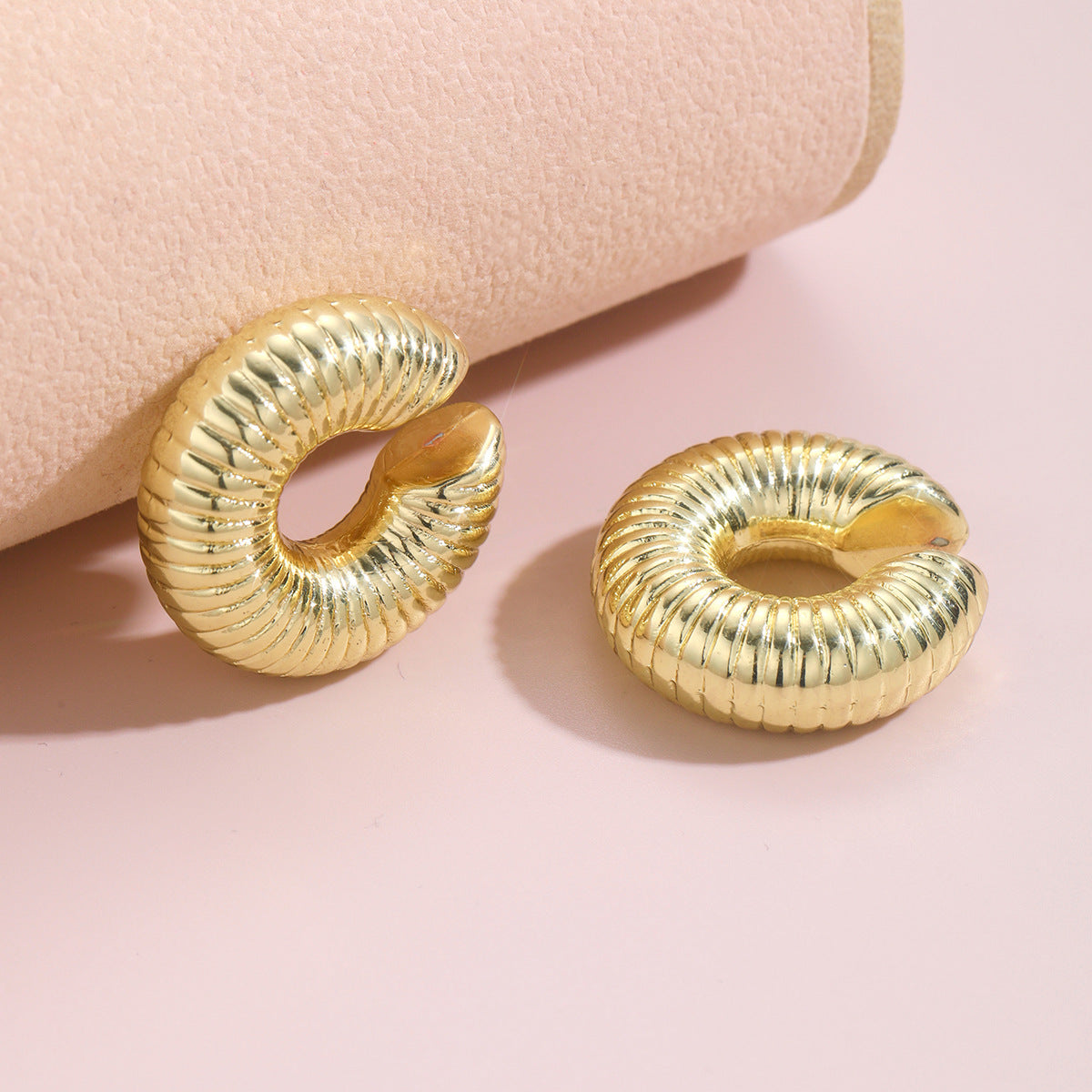 Exaggerated Hollow Ear Geometric Shaped Clip Earrings