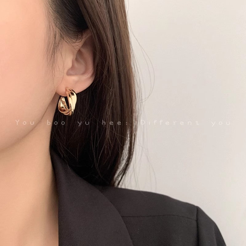 Women's Retro Golden Style Hoop Light Luxury Earrings