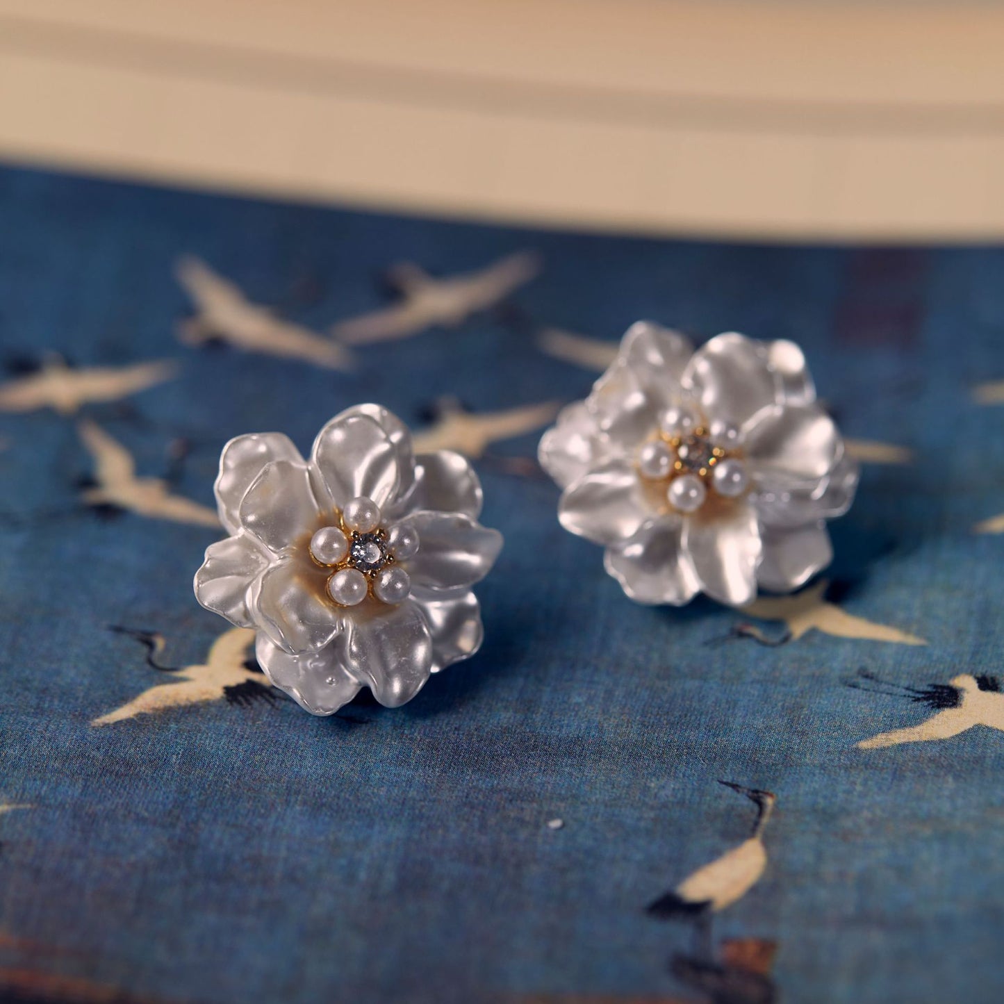 Fresh White Flower Ear Clip Mosquito Earrings