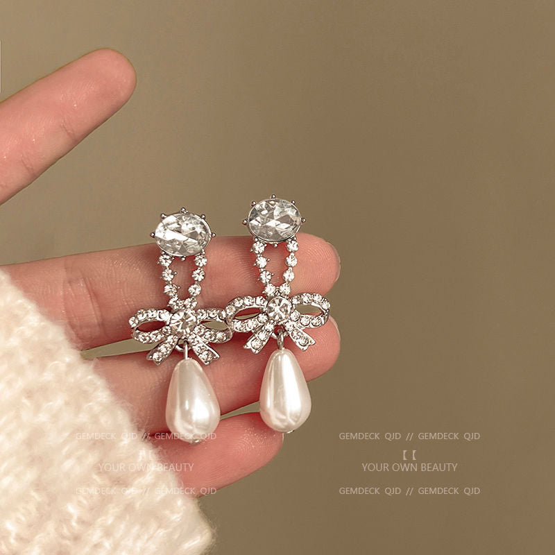 Women's Zircon Pearl Niche Design Temperament Entry Earrings