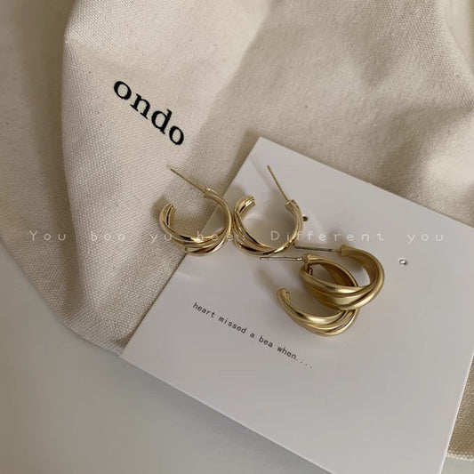 Women's Retro Golden Style Hoop Light Luxury Earrings