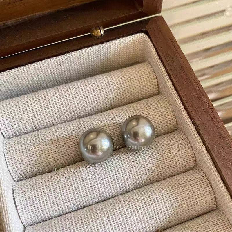 Women's Gray Pearl Simple Fashion Classic Design Earrings