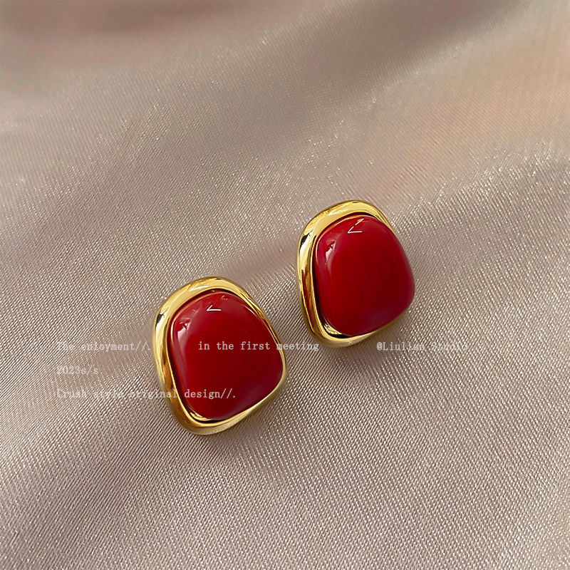 Red Pearl Ear Clip Niche Design Earrings