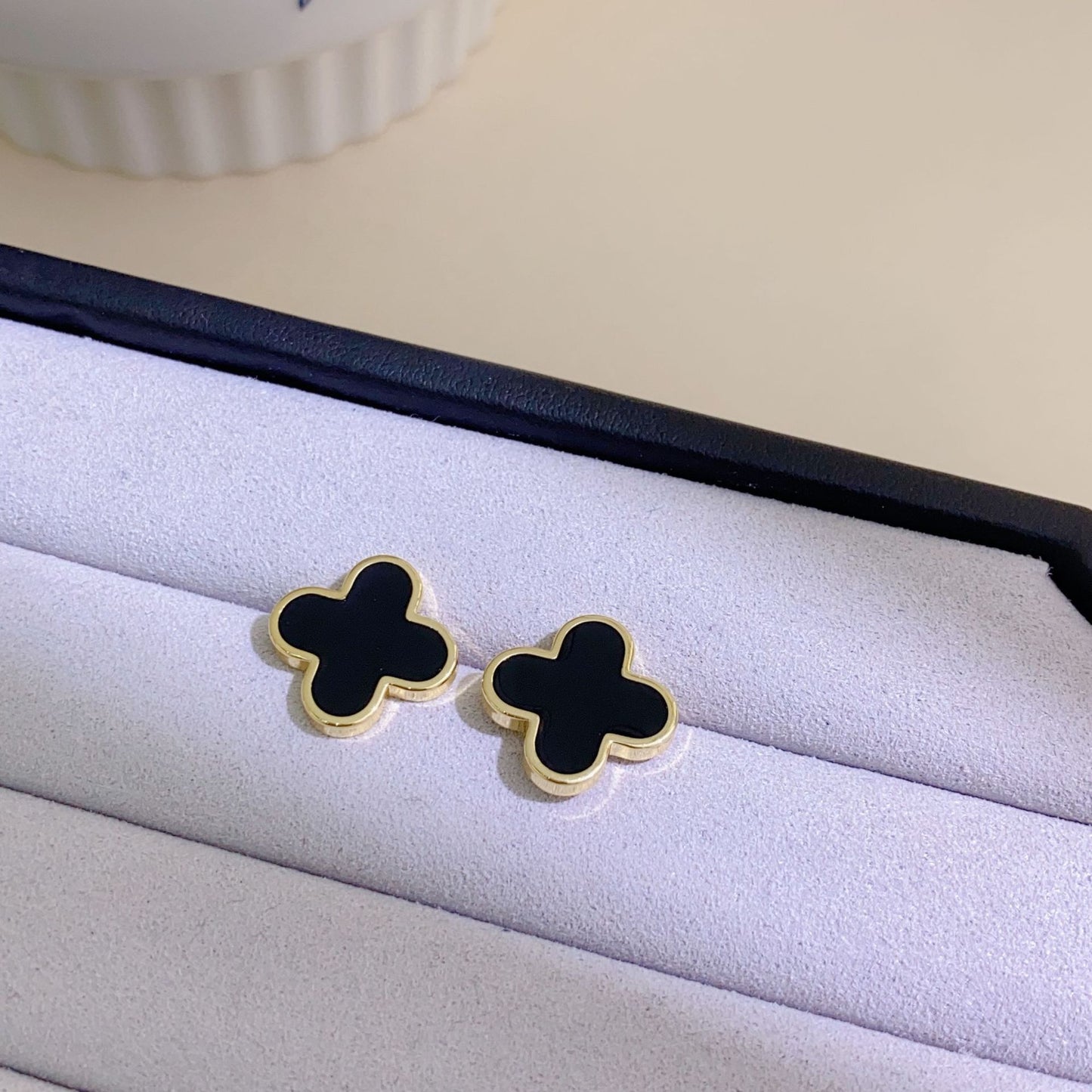 Women's Glazed Clover Light Luxury Simplicity Classic Fashion Earrings