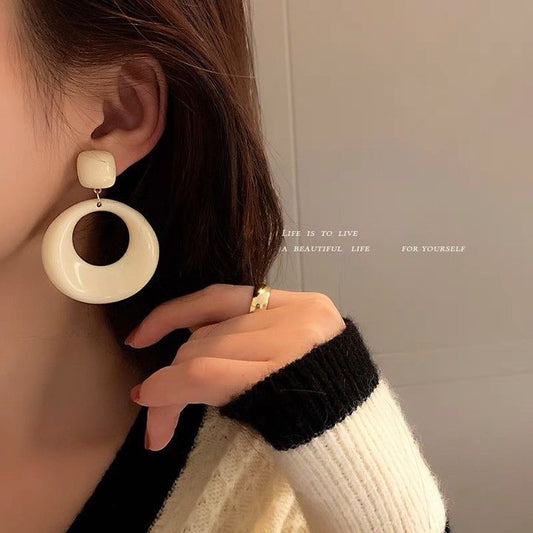 Women's To Make Round Face High-grade Irregular Earrings